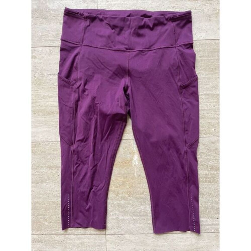 Lululemon cropped leggings in eggplant purple. Size 4